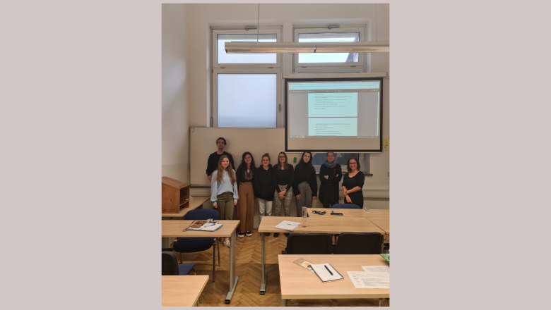 Skupina študentov projekta Ekokritika v predšolskem obdobju in prvi triadi OŠ z mentorico asist. dr. Anjo Mrak (Foto: Urška Gruden)